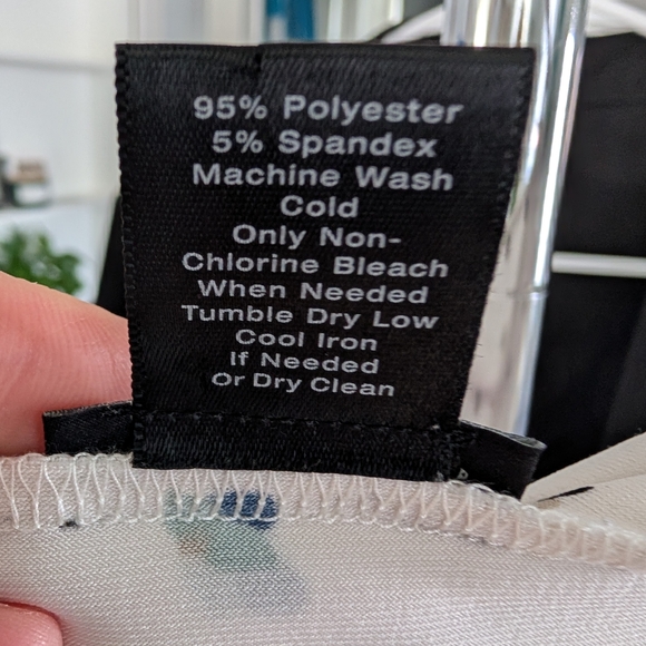 White Polka Dot Sleeveless Top - Picture 5 of 7